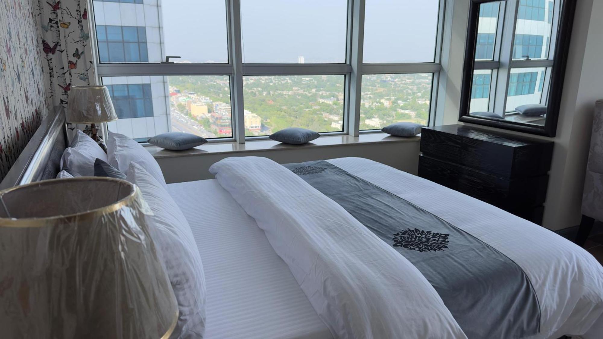 Centaurus Apartments Исламабад Экстерьер фото