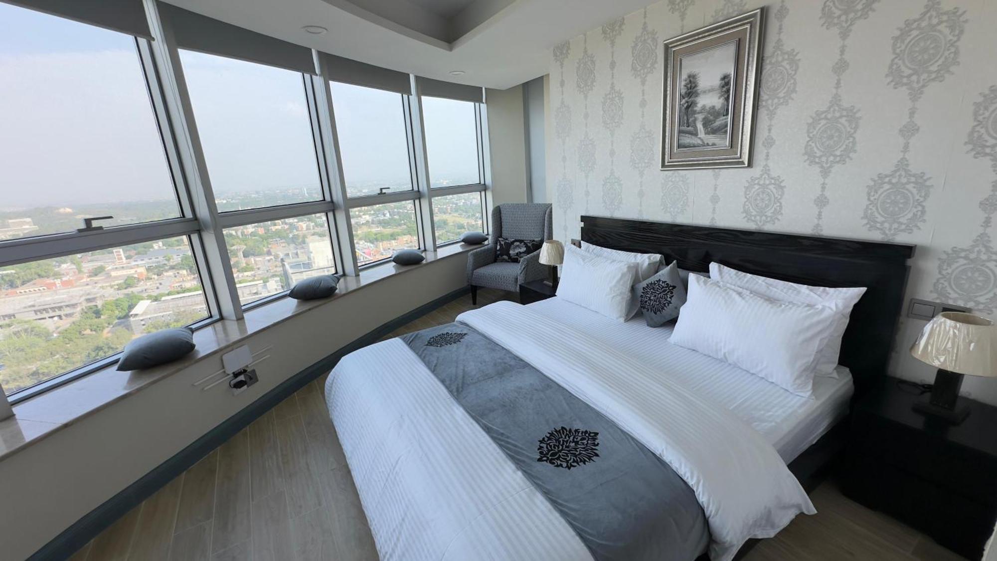 Centaurus Apartments Исламабад Экстерьер фото
