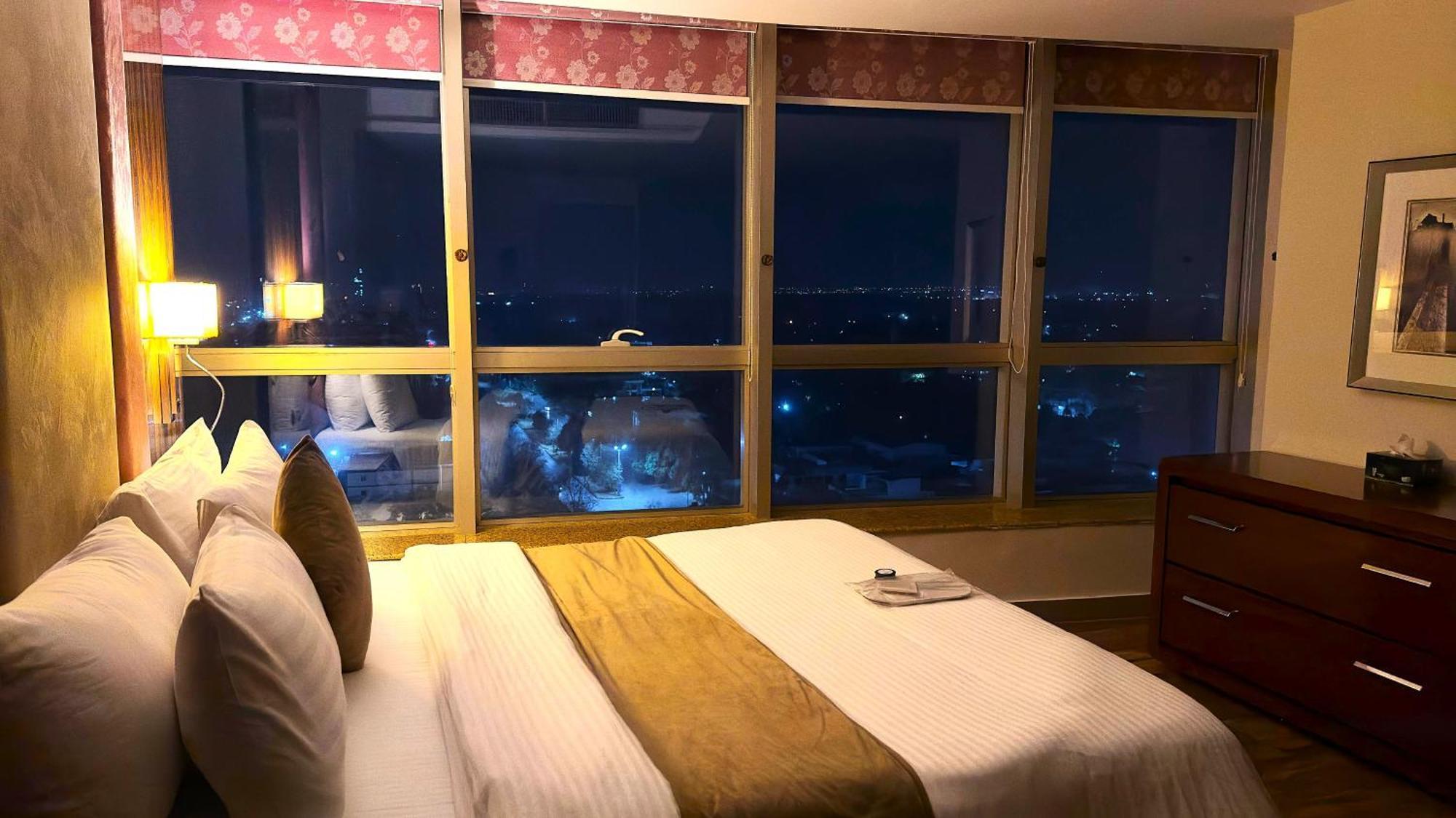 Centaurus Apartments Исламабад Экстерьер фото